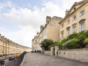 The Admirals Mansion - Central Bath