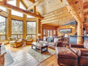 Spacious Frisco Home w/ Hot Tub & Mountain Views!