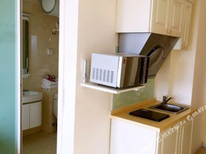 Jinhai Fengqing Holiday Hostel(大连金海风情假日酒店)