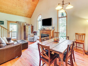 3 Mi to Snowshoe Resort: Cabin w/ Hot Tub