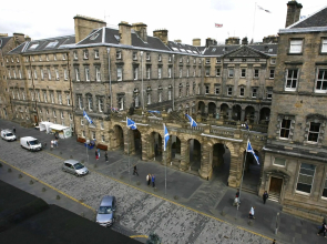 Parliament Sq (apt 10 ) Royal Mile