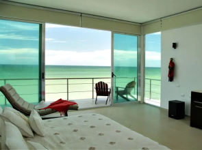 Beachfront Upscale House in Telchac