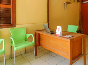 OYO 1755 De'balcon Accomodation Near Ngurah Rai Airport