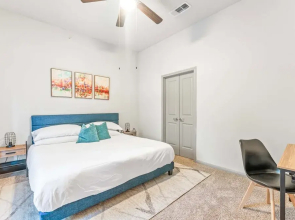 Homey 2BR Suite Close to Downtown w Fast Wifi