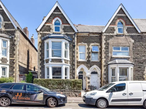 Wyndham Crescent- Stylish Apartment in Trendy Pontcanna