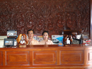 Golden Noura Villa-Pub & Restaurant