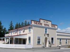 Theatre Royal Hotel Kumara