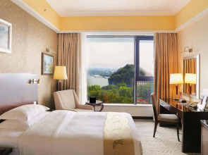 Guilin Lijiang Waterfall Hotel