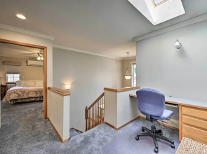 Welcoming Edmonds Vacation Rental w/ Fireplace!
