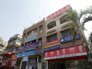 OYO 8717 Everest Inn Hotel