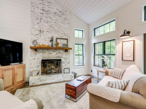 Deck & Fire Pit Bliss: Mountaintown Creek Cottage!