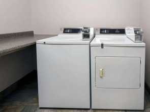 Super 8 by Wyndham Madison South