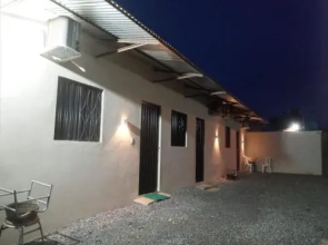 Quarto Suíte independente da casa com garagem