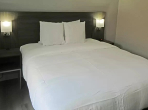 Suburban Studios Milwaukee Airport