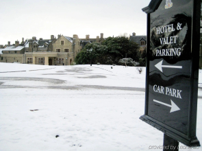 South Lodge Hotel