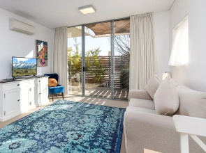 Exquisite Apartment With BBQ and Pool, Near Shops