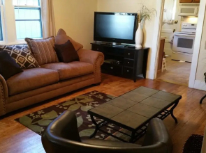 Lovely Smarthome King HDTV AC WIFI ❤ of Downtown