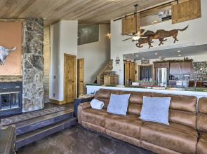 Ski, Soak & Explore! Granby Getaway w/ Mtn Views