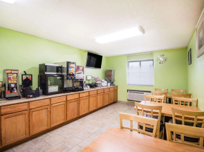 Super 8 by Wyndham Emporia