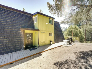 Modern Pine Mountain Club Cabin w/ Community Pool!