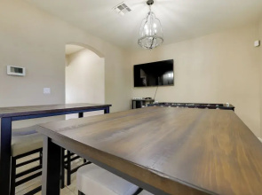 Pool, Fire Pit: Luxe Family Home in Goodyear