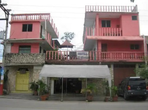 Parrot Cabana at Crocodile Creek