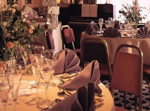 The Hillcrest Hotel, Sure Hotel Collection by Best Western