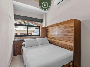 Restored Historic 2 BR Condo in Downtown - Pool