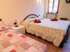Suite Carla Cozy Apartment in Petrasanta Center