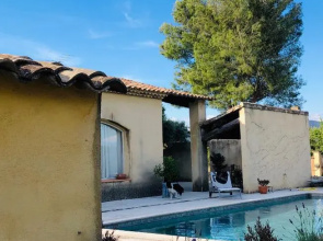 Villa dans le LUBERON à 2 km de LOURMARIN