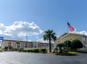 Rodeway Inn & Suites Jacksonville near Camp Lejeune