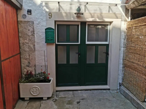 Explore old Town and all the Beauties in Omiš Staying at Apartment Olmissum