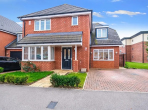 Luxury 5 bedroom Serviced Hse Leavesden