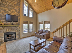 Spacious Buckeye Lake Home w/ Hot Tub & Fire Pit!