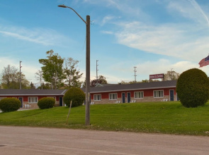 Maple Leaf Inn & Suites