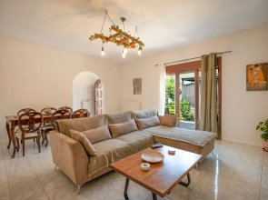 Jennys House in Stroggili