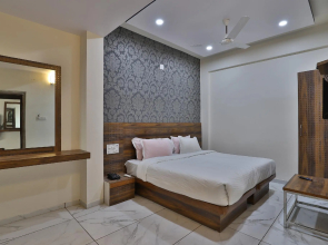 OYO 36117 Hotel Parivar
