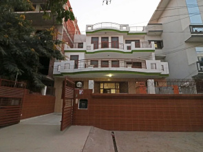 OYO 10071 Go Rooms Sector 45