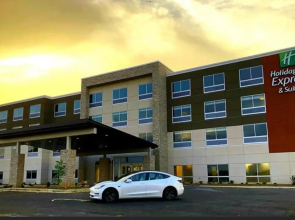 Holiday Inn Express & Suites Bardstown by IHG