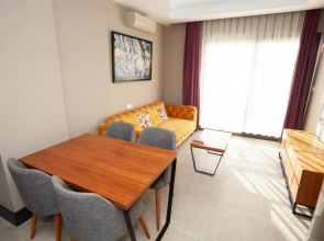 1 Room, Luxury shared pool apartment