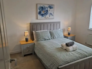 4-bed Charming Pet-friendly House w/ Garden