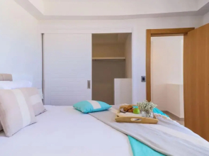 Elegant and Spacious Penthouse With Ocean View