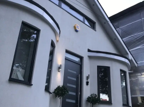 Artsy Retreat - Sleeps 8, Free Parking & Balcony
