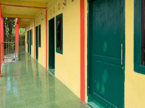 RedDoorz near Pelabuhan Ajibata Parapat