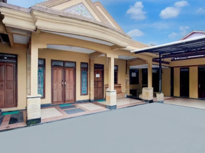 Hotel O Balikpapan near Taman Beruang Madu formerly Palm Cafe Inn