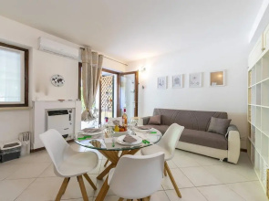 Perla del Lago Near the Beach
