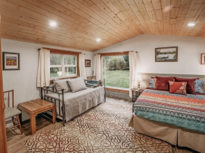 71mf- Rustic - Pets Ok - Sleeps 4 1 Bedroom Cabin by RedAwning