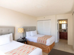 Waikiki Banyan Tower 2