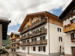 SnowLake Suite & Apartments