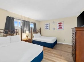 Moonspinner by Book That Condo